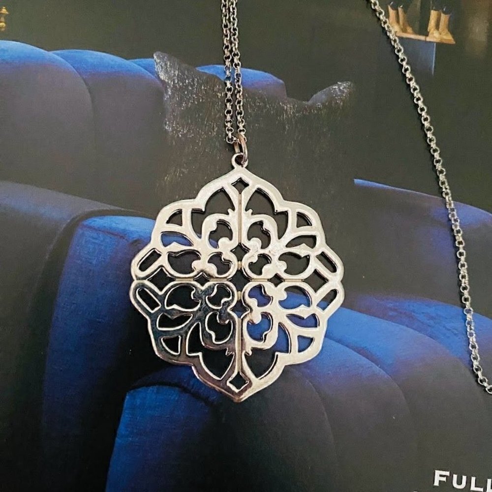 C 1946 Silver Tone Filigree Snowflake Pendant Necklace - Picture 6 of 8